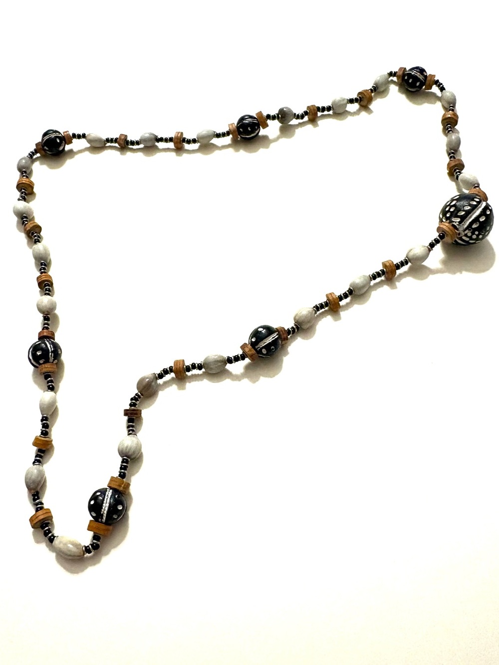 FASHION JEWELRY Handmade Beaded Necklace.